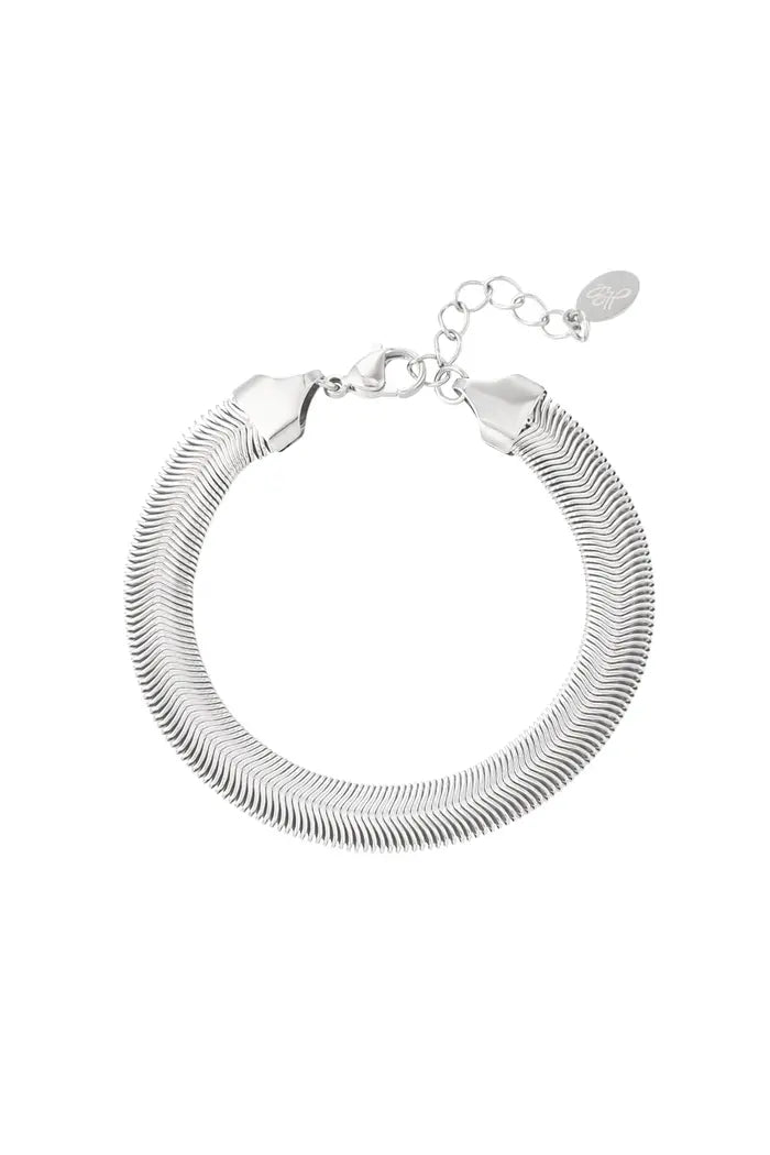 Flat bracelet
