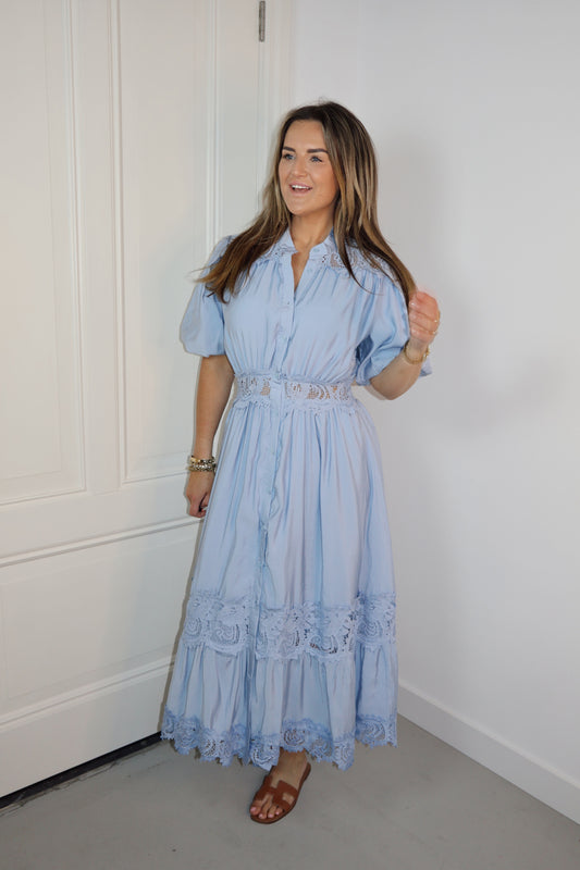 Lange jurk Lizzy lichtblauw Broderie