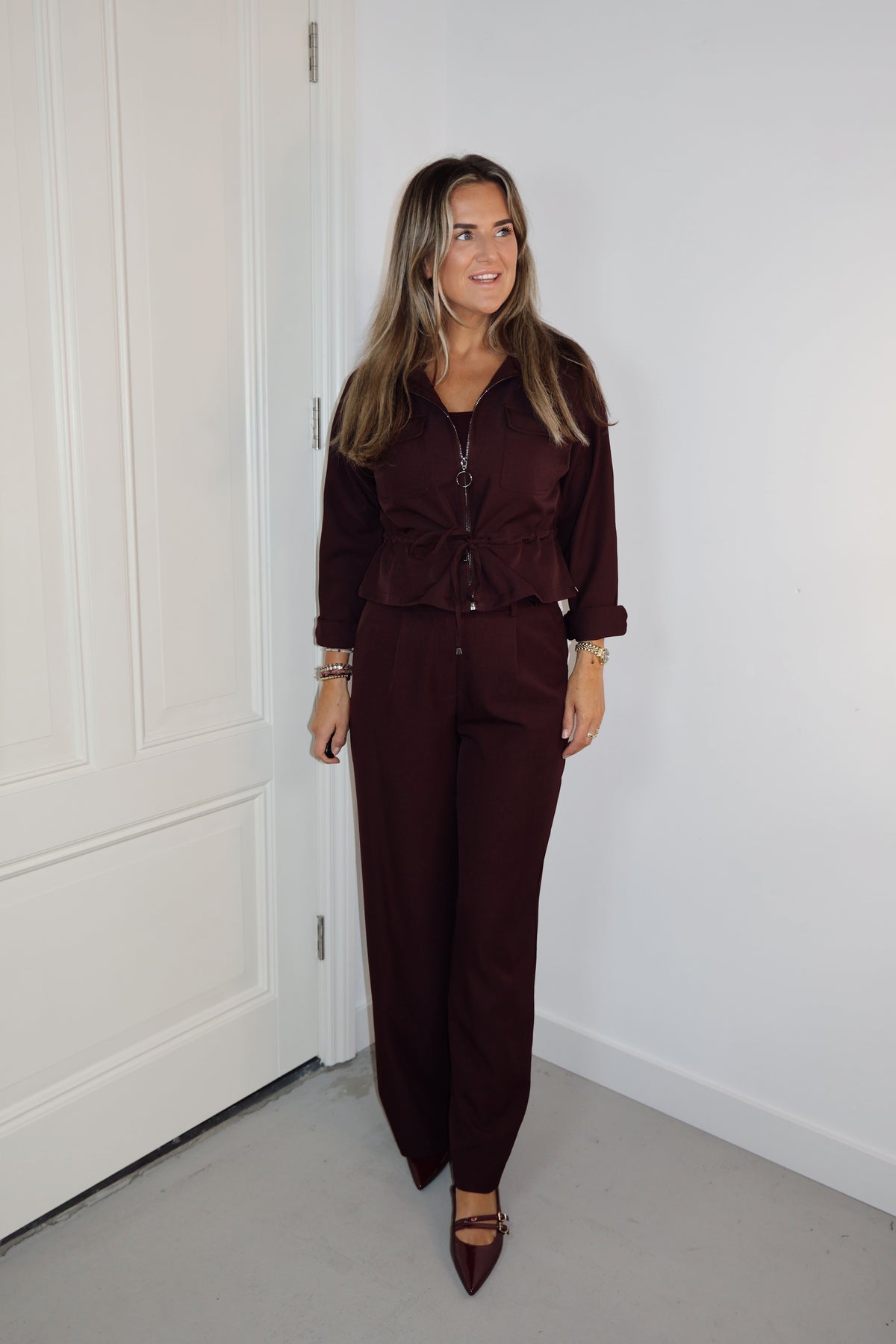 Ambika jas Daphne Burgundy