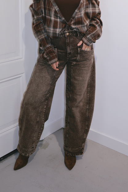 Queen Hearts "The Baggy Jeans" Bruin