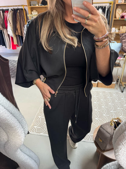 2-pieces lange broek + vest Desi Zwart