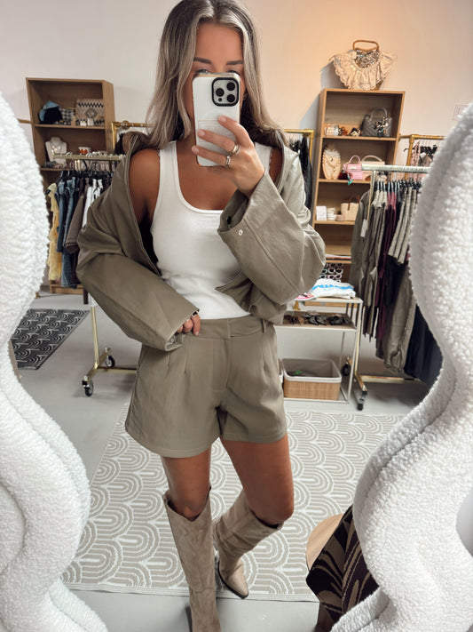 Ambika Short Amberly Olive