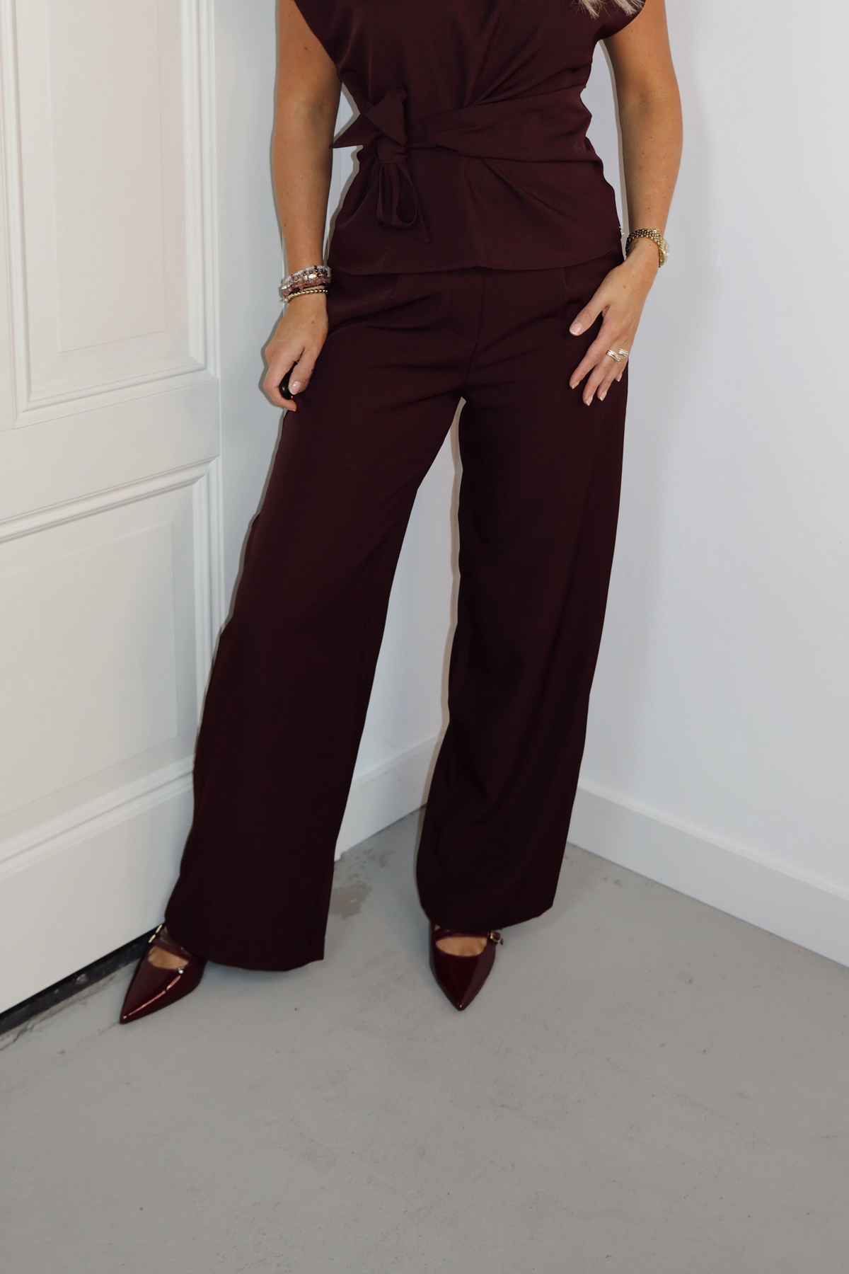 Ambika Pantalon Gris Burgundy