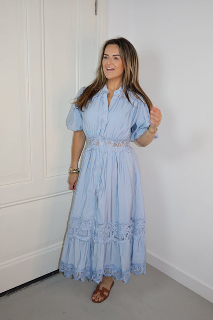 Lange jurk Lizzy lichtblauw Broderie