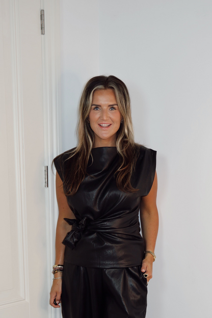 Ambika top Amra Zwart