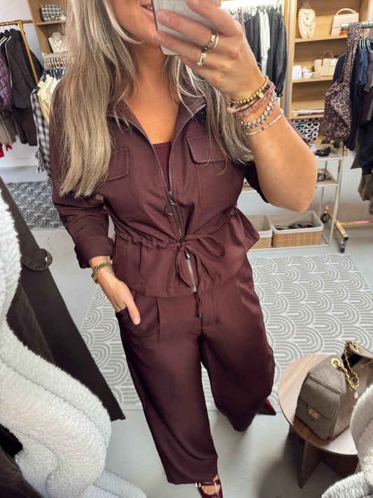 Ambika jas Daphne Burgundy